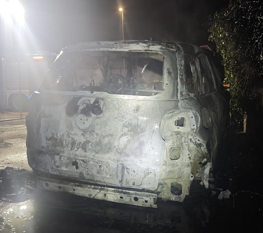 Sora – Le fiamme divorano l’auto di un’avvocatessa, indagini in corso