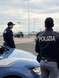 Ostia – Interviene in una nota trasmissione televisiva e aggredisce troupe, passa dai domiciliari al carcere