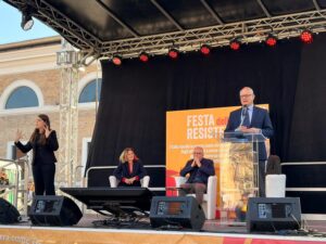 “Fascista”, manifestante contro Gualtieri ma piazza la fischia