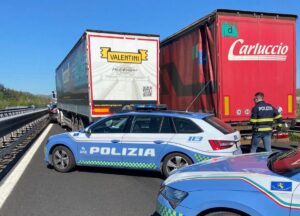 Maxi incidente tra 4 tir sull’A1, nove chilometri di coda tra Attigliano e Fabro: le uscite alternative