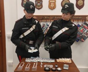 Velletri – Spaccio di cocaina “in famiglia”, arrestati madre e figlio
