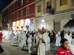 La Processione non tradisce mai: spettacolo solenne, Civitavecchia per le strade (FOTO & VIDEO)