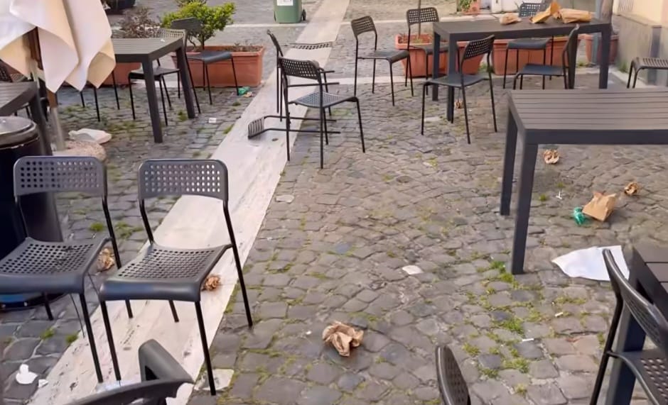 Civitavecchia – Pure a Pasqua malcostume e degrado: immondizia e cartacce, Ghetto a soqquadro