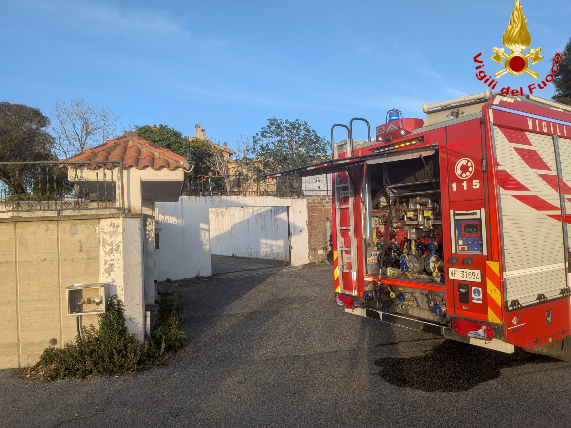 Civitavecchia – Incendio in un appartamento: salvata una donna dai Vigili del Fuoco