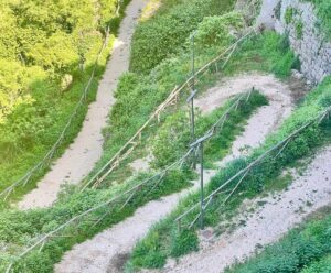 Vitorchiano – Iniziata la sistemazione delle staccionate alle Piagge