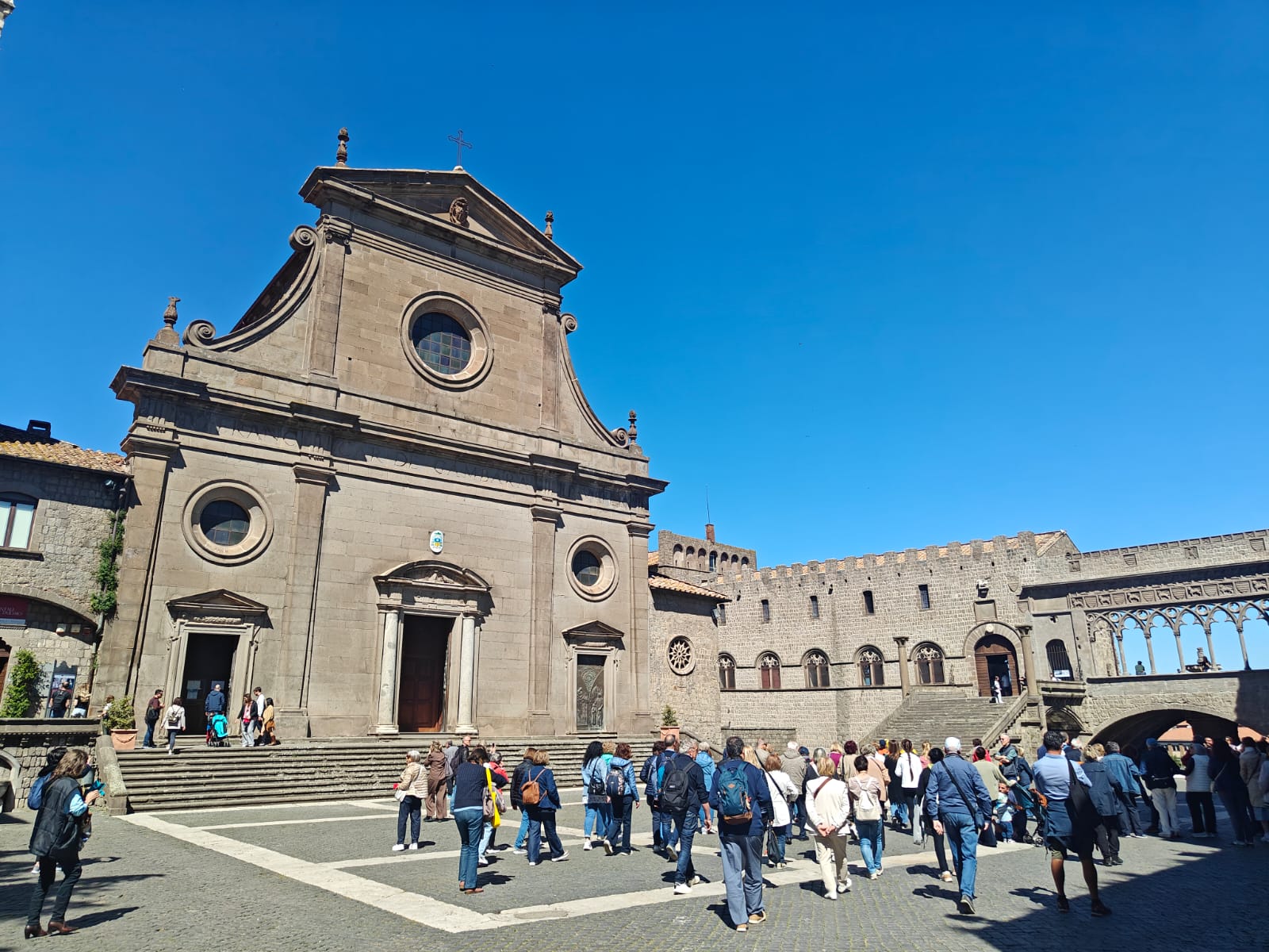 Turismo – Viterbo piena per il 25 aprile: centro storico animato e musei affollati
