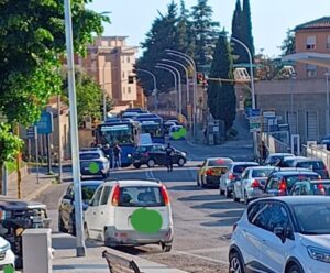 Viterbo – Incidente all’incrocio della Cittadella sulla Cassia, traffico nel caos