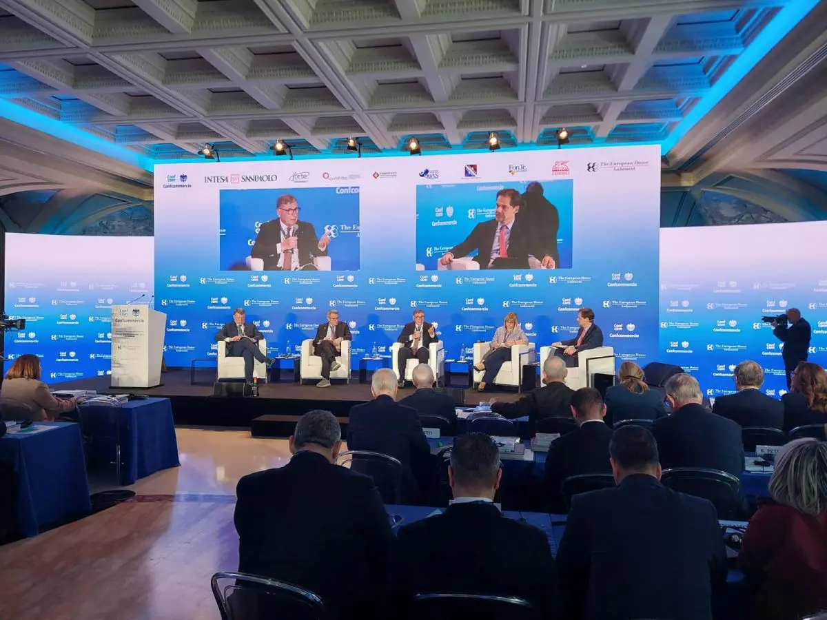 Confcom, per crescita serve lavoro di qualità. Stop contratti pirata