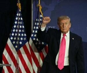 iran-riapre-hormuz-trump-mantiene-il-blocco-navale-ci-prendiamo-luranio-teheran-smentisce