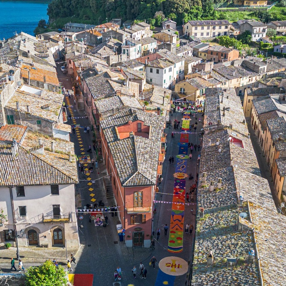 Capodimonte – Torna la processione della Madonna delle Grazie, domenica infiorate e celebrazioni nel centro storico