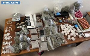 Roma: condominio della droga a Ponte di Nona, cane agente “Nelly” fiuta 12kg tra hashish e cocaina