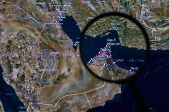 Iran richiude Hormuz e fissa condizioni per il passaggio. No di Teheran a nuovi colloqui – Diretta