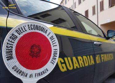 Roma – Smantellata un’intera filiera di distribuzione di merce cinese: sequestrati 115 milioni di articoli non sicuri