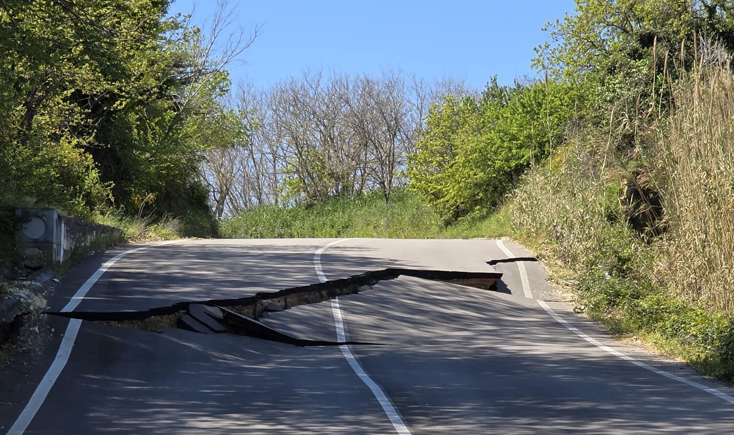 Petacciato – Aumentano i disagi per la frana più grande d’Europa: autostrada ancora chiusa e treni a singhiozzo