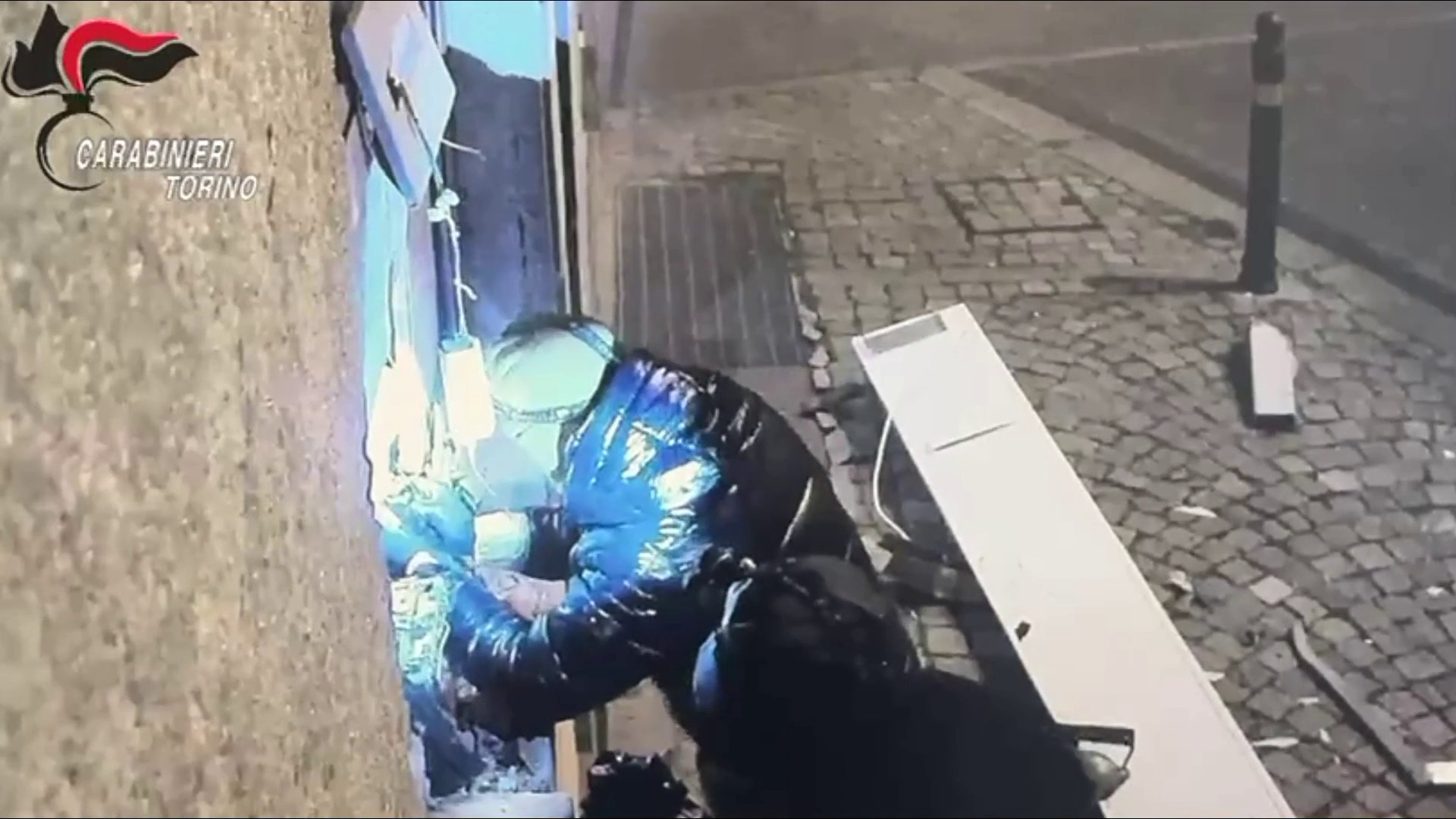 assalto-a-uno-sportello-atm-con-esplosivo-nel-torinese-3-arresti-e-2-denunce