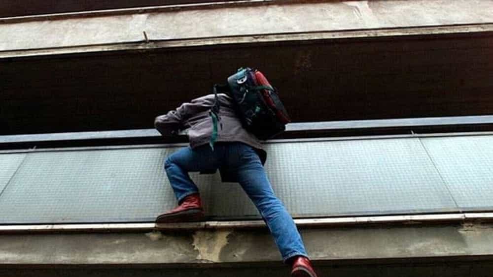 Viterbo – Furti al Carmine, paura tra i residenti: ladro “acrobata” sorpreso su un balcone al terzo piano