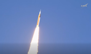 Artemis II, la notte in cui l’uomo è tornato verso la Luna (VIDEO)