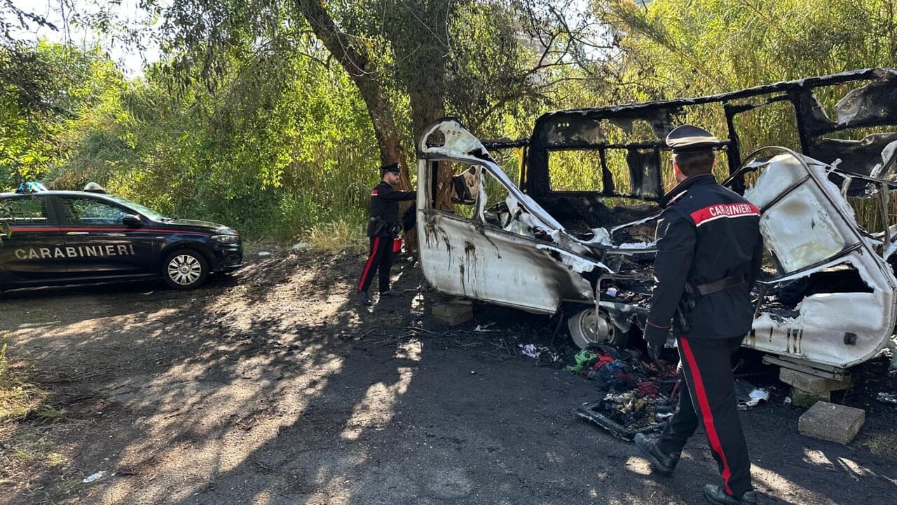 Roma – Roulotte devastata dalle fiamme, morto dopo giorni di agonia il proprietario