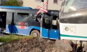 Soriano nel Cimino – Scontro bus-treno: barriere mai installate nonostante la richiesta del 2014