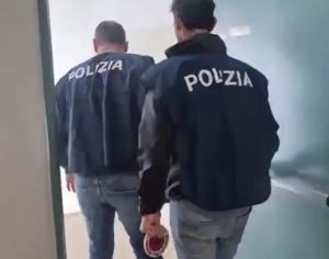 Arrestato a Lecce giovane anarchico, sequestrato manuale per ordigni