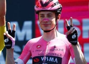 Manita e Tripla Corona: Giro d’Italia 2026 a Vingegaard, domani incoronazione a Roma