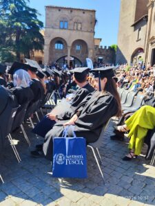 Il presidente della Regione Francesco Rocca alla cerimonia di consegna dei diplomi di laurea: “In un mondo in perpetua trasformazione voi rappresentate la differenza” (PHOTOGALLERY)