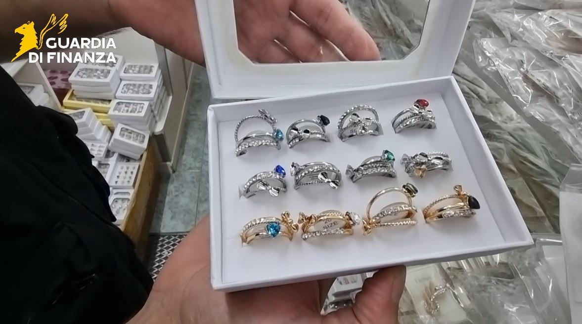 Roma – Maxi sequestro vicino Termini: oltre un milione di articoli irregolari tolti dal mercato