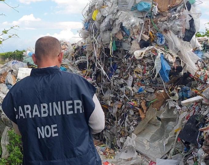 Rifiuti: 19 provvedimenti cautelari per traffico illecito in Campania, Puglia e Lazio