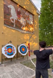 Tutti pazzi per il tiro con l’arco, grande successo per la dimostrazione di Hortinae Classes a Vasanello