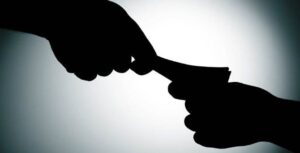 Anzio – Undici lavoratori “in nero” in un ristorante, pagati regolarmente tutti in contanti