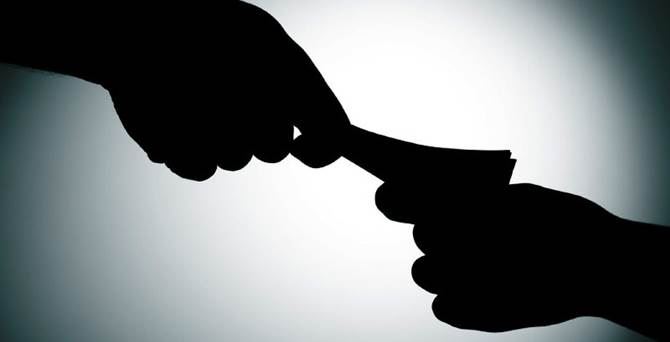 Anzio – Undici lavoratori “in nero” in un ristorante, pagati regolarmente tutti in contanti