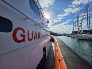 Civitavecchia – Weekend intenso per la Capitaneria: soccorsi in mare, verifiche in porto e operazioni lungo il litorale