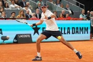 Roland Garros, padre di Jodar litiga con spettatori: “Non vi sedete qui”