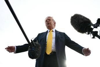 Iran, nuova proposta agli Usa. Trump: “Non accettabile ma parliamo”. Piano Usa per liberare le navi a Hormuz
