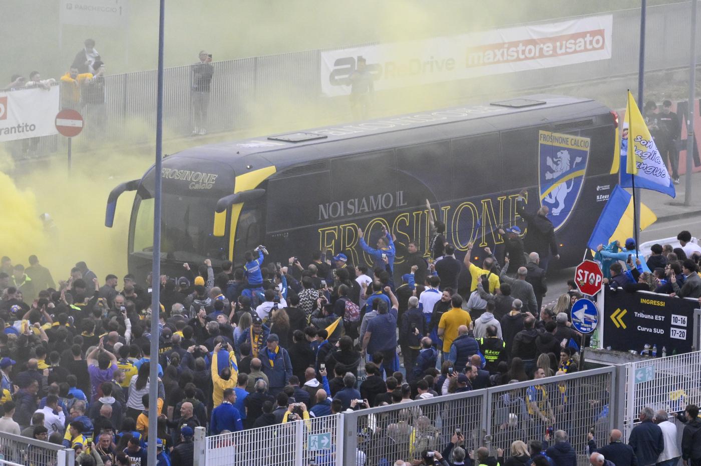 Orchestra Alvini, l’ultima sinfonia: Manita e festa grande, Frosinone torna nell’Olimpo