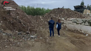 Traffico illecito di rifiuti, 2 arresti e 9 indagati tra Napoli e Caserta