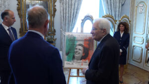 Presentato a Mattarella il francobollo per l’80° anniversario della Repubblica