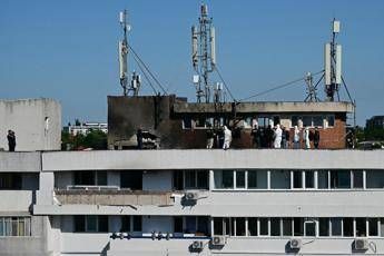 Drone russo contro palazzo in Romania, due feriti vicino al confine ucraino. Nato: “Difenderemo ogni centimetro”