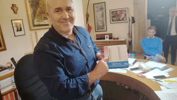 Terni – Il sindaco Bandecchi invita a cena tutti i cittadini: “Sarà un momento di dialogo e confronto”