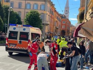 Auto falcia passanti a Modena, sette feriti di cui quattro gravi