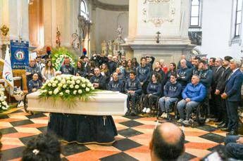Solenne processione di anime tricolori, a Padova l’ultimo saluto ad Alex Zanardi