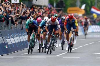 Prime tappe balcaniche e già ribaltamenti: Giro d’Italia al via, subito fuochi d’artificio