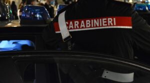 Roma – Tenta di rubare un cellulare ma si trova di fronte tre carabinieri non in servizio: arrestato in flagranza