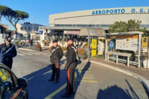 Aeroporto di Ciampino, falsa agenzia di autonoleggio si fa pagare e non consegna auto, denunciata donna
