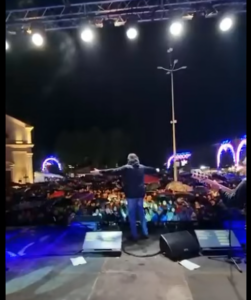 Vasanello – Grande successo dei Nomadi nonostante il diluvio, fuori scaletta spunta “Bella Ciao”