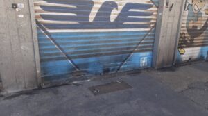 Esplosione davanti al Lazio Store di Ostia, danni a serranda