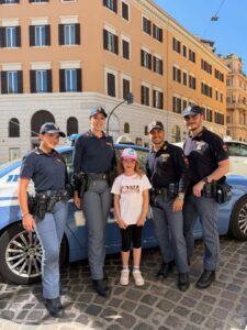 Roma – Si allontana dai genitori e si perde, bambina di 7 anni ritrovata dalla polizia