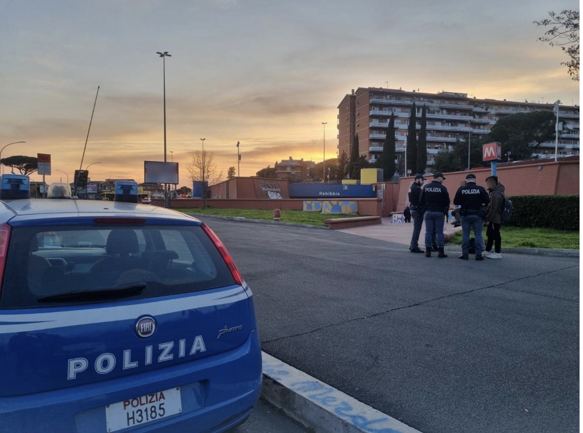 Roma: controlli in metropolitana, 8 arresti per borseggi e spaccio