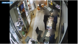 Roma: scoperta banda rapinatori di gioiellerie e uffici postali, sette misure cautelari