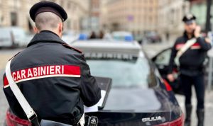 Roma – Strappano la collana ad un’anziana in sedie a rotelle, denunciate due donne ed un uomo